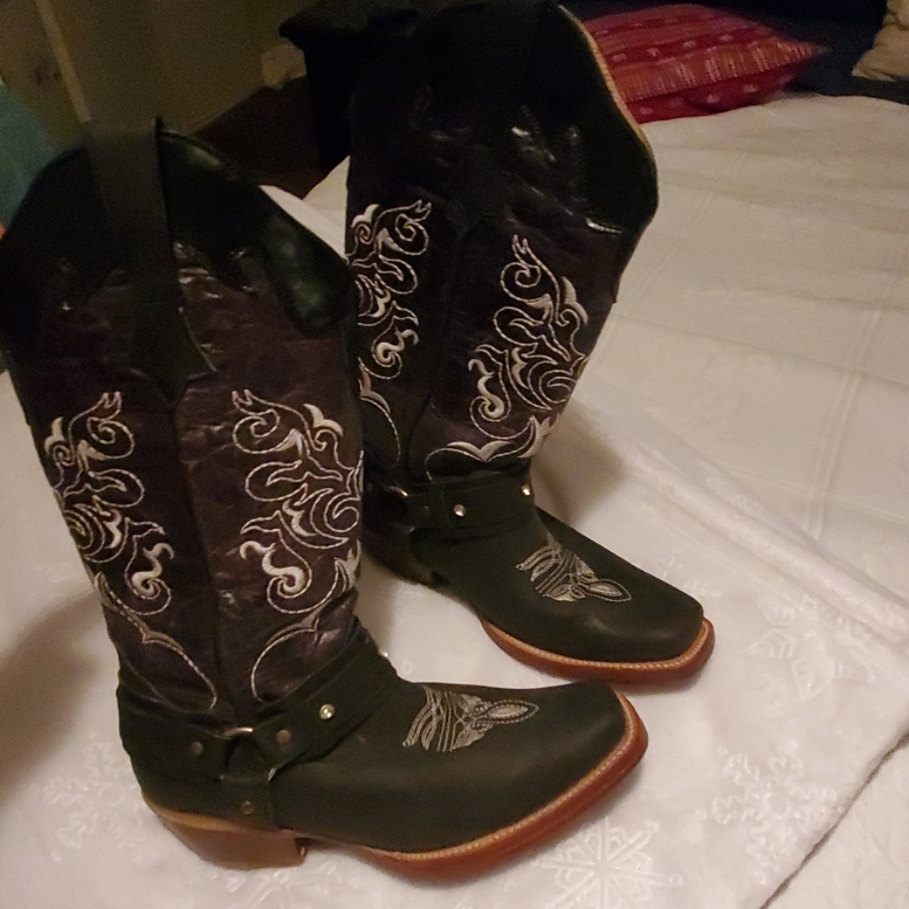 Cowgirl boots - Picture 1 of 3